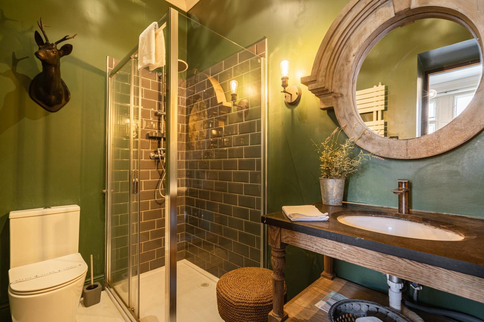 Jungle Design 2bdr Apartment Budapest