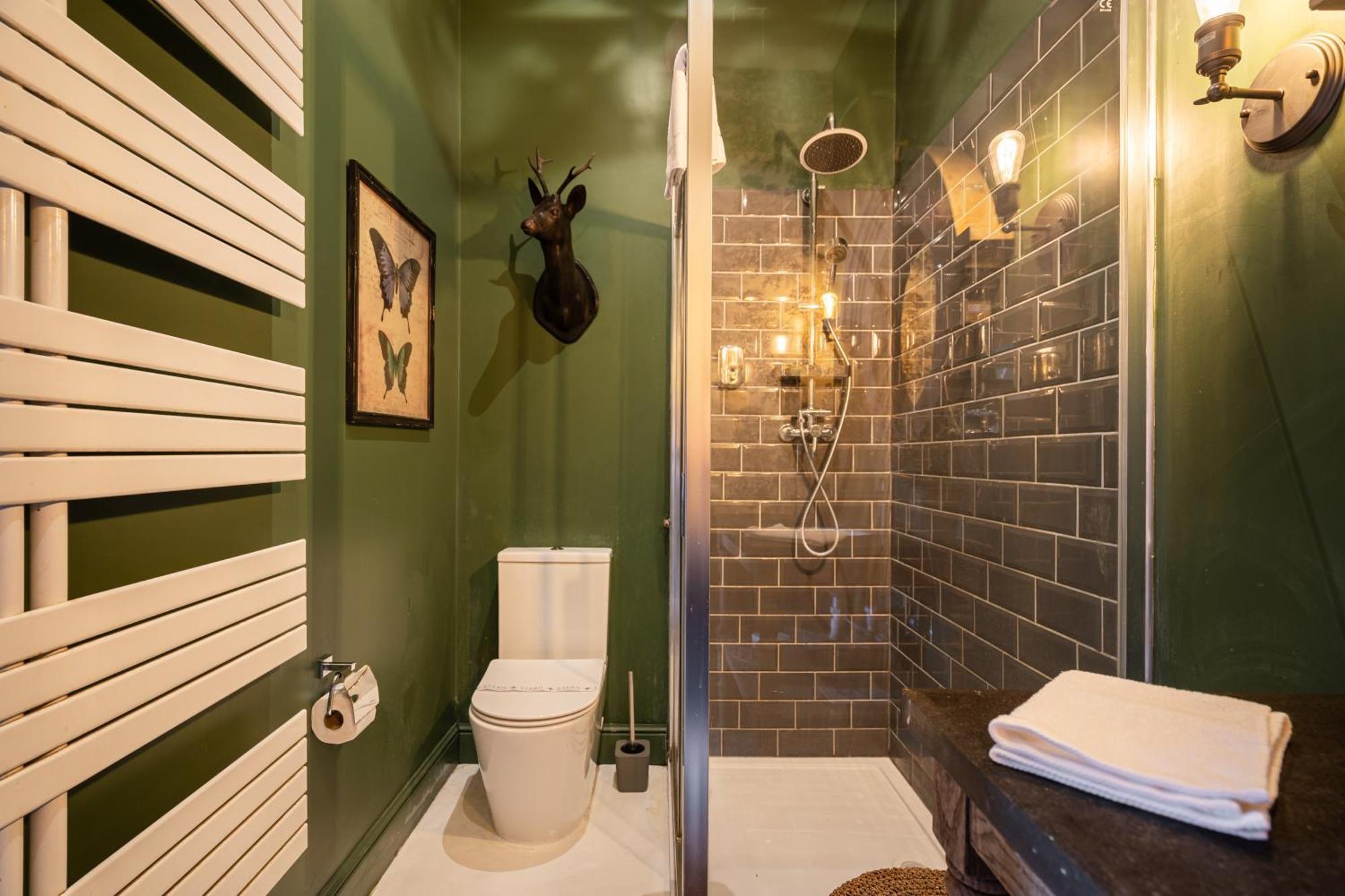 Jungle Design 2bdr Apartment Budapest