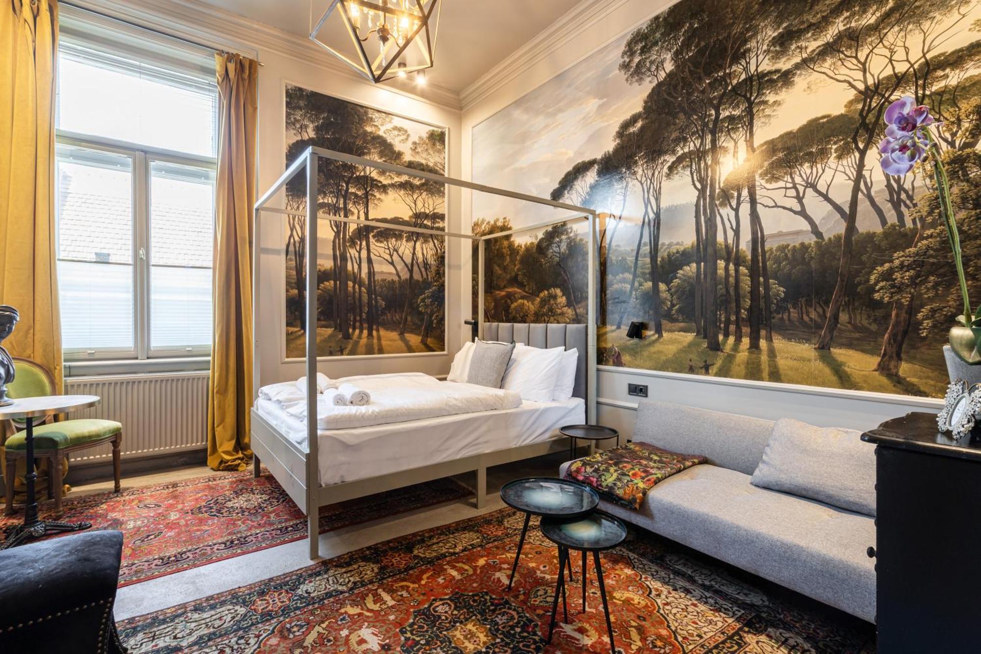 Jungle Design 2bdr Apartment *